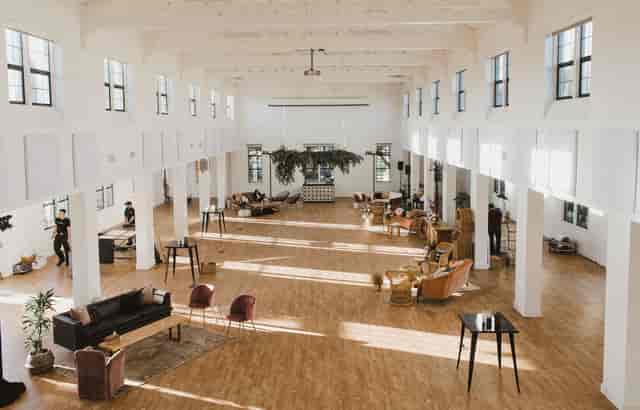 Spacious Foyer in Building 177, ideal for workshops and receptions with natural light.