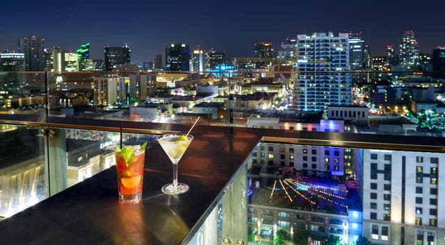 ALTITUDE Sky Lounge
