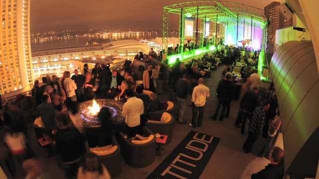 ALTITUDE Sky Lounge