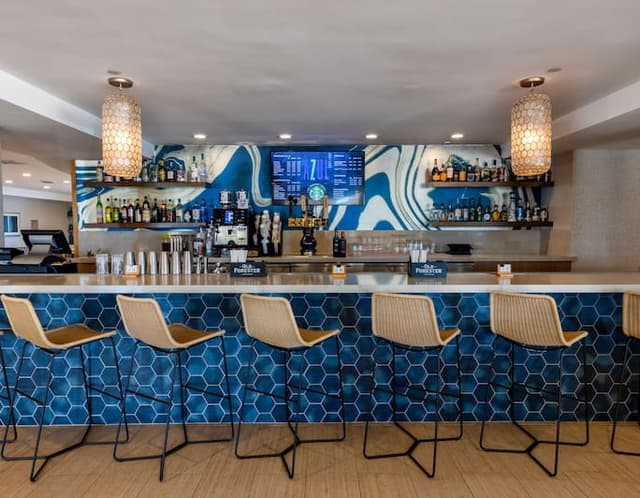 Redondo Beach Hotel +1 more