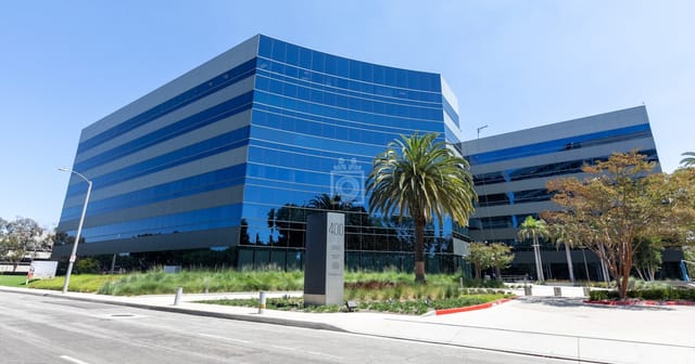Modern meeting rooms in Regus El Segundo, ideal for corporate events and gatherings.