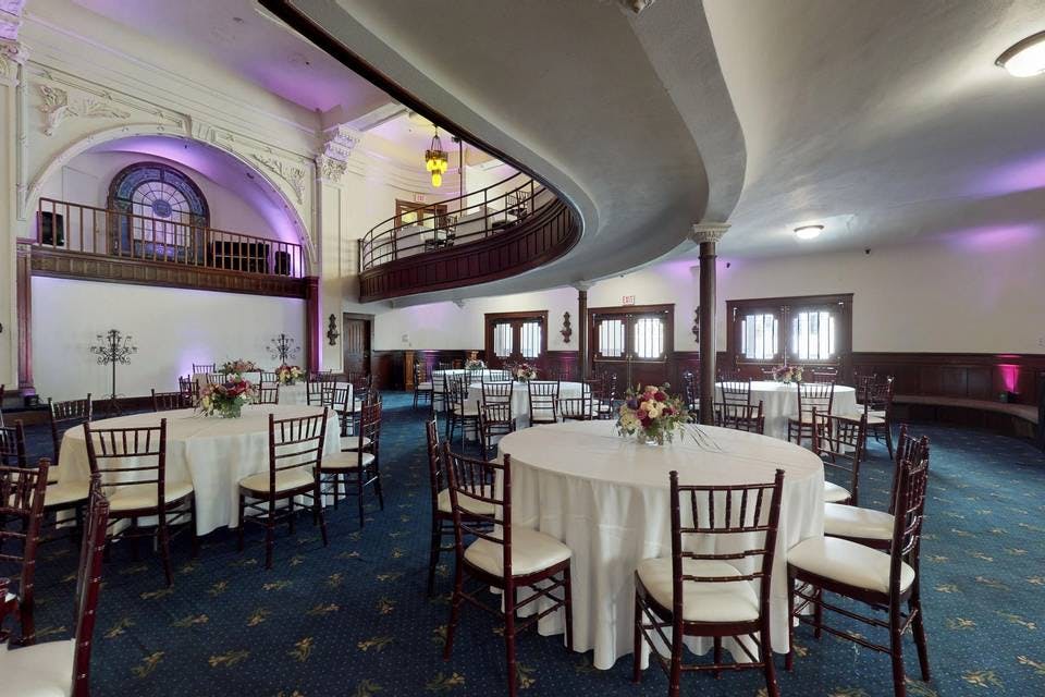 Elegant event space at La Abadía de la Quinta Avenida, ideal for weddings and corporate events.
