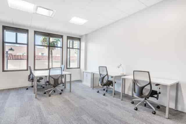 Stylish meeting room with ergonomic chairs for productive brainstorming sessions.