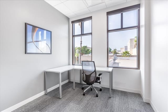 Bright minimalist meeting space with large windows, ideal for brainstorming sessions.