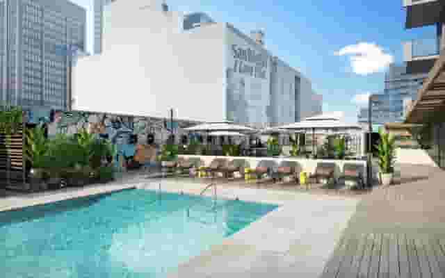 Pool Lounge