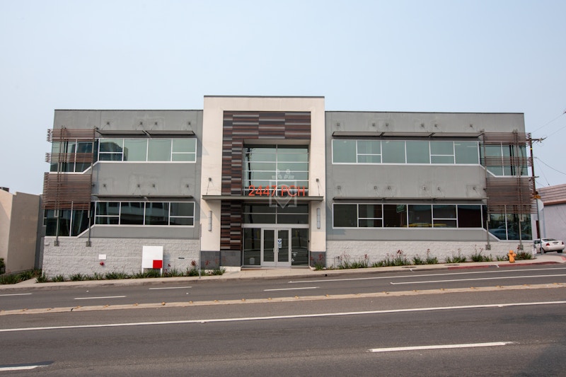 Modern multi-story building at Regus Hermosa Beach, ideal for corporate events and meetings.