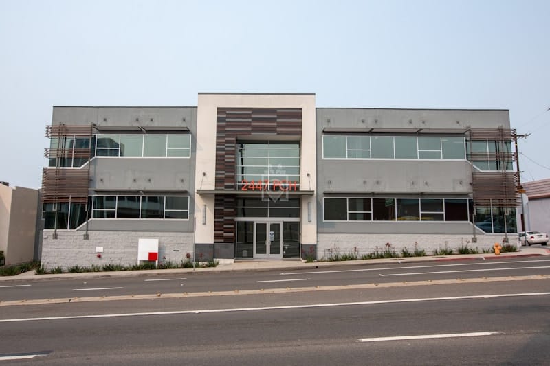 Modern multi-story building at Regus Hermosa Beach, ideal for corporate events and meetings.