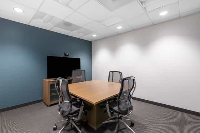 Modern minimalist meeting room with ergonomic chairs for collaborative discussions.