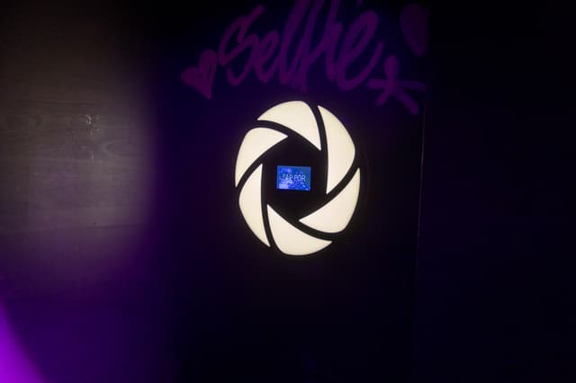 ROOM 2