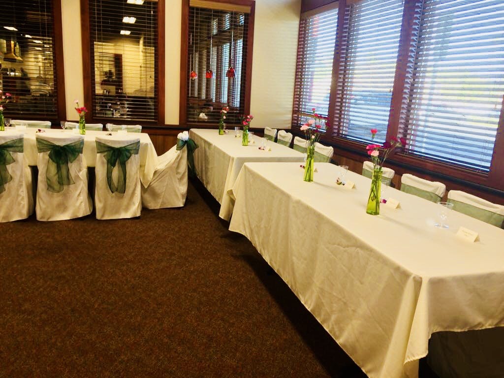 Private dining room with elegant tables and floral centerpieces for events at Golden Corral.