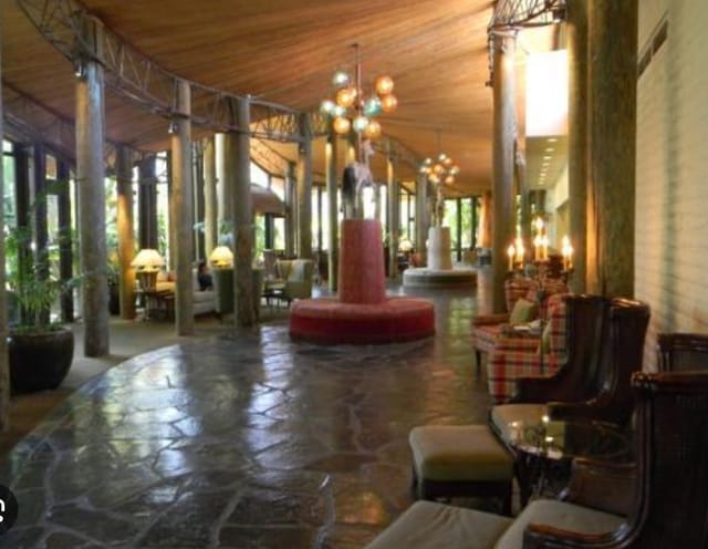 Spacious Lobby Lagoon with natural wood, ideal for events and gatherings.