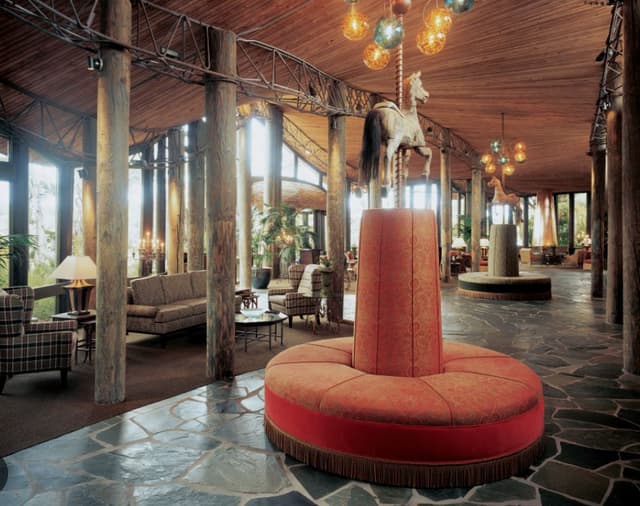 Paradise Foyer