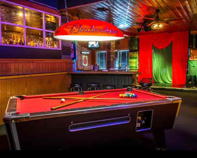 Redwing Bar and Grill