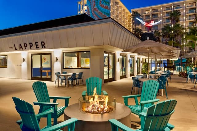 Lapper Sports Bar + Kitchen