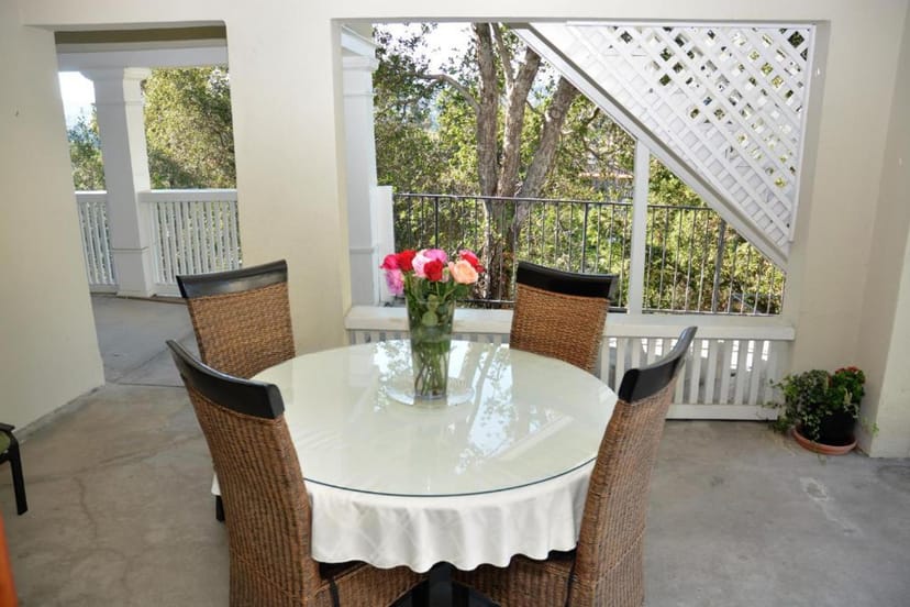 Charming outdoor meeting space at Arroyo Vista Inn with round table for small events.