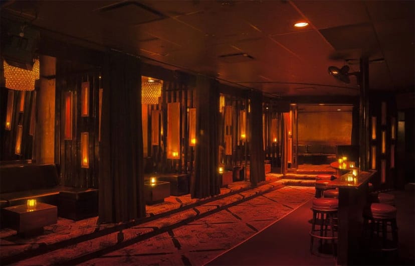 Elegant event space in Santa Monica with ambient lighting for upscale gatherings.