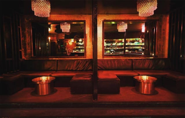 Stylish lounge at The Room Santa Monica, perfect for networking events and gatherings.
