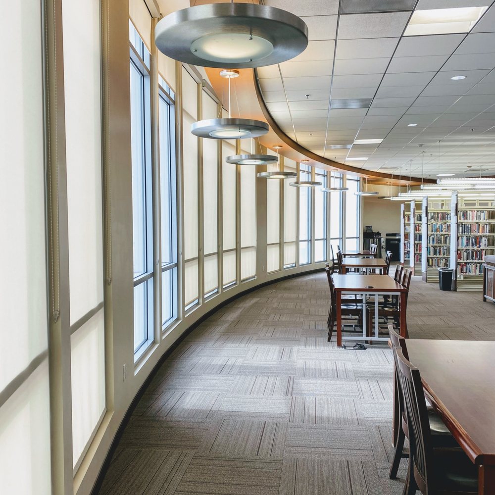Spacious computer lab with natural light, ideal for workshops and study sessions.