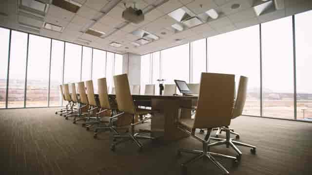 Modern conference room with ergonomic chairs, perfect for corporate meetings and events.