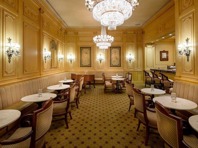 Plaza Bar