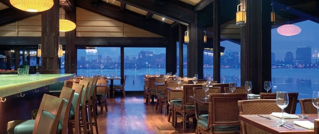 C Level Lounge at Island Prime: elegant restaurant with stunning views for events.