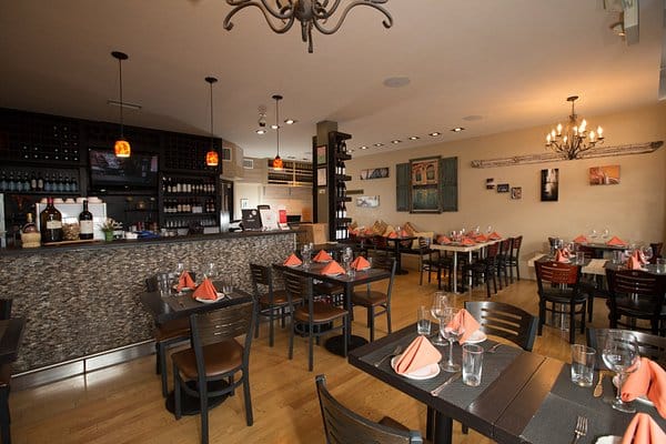 Elegant bar at Italianissimo Trattoria, perfect for intimate gatherings and corporate events.