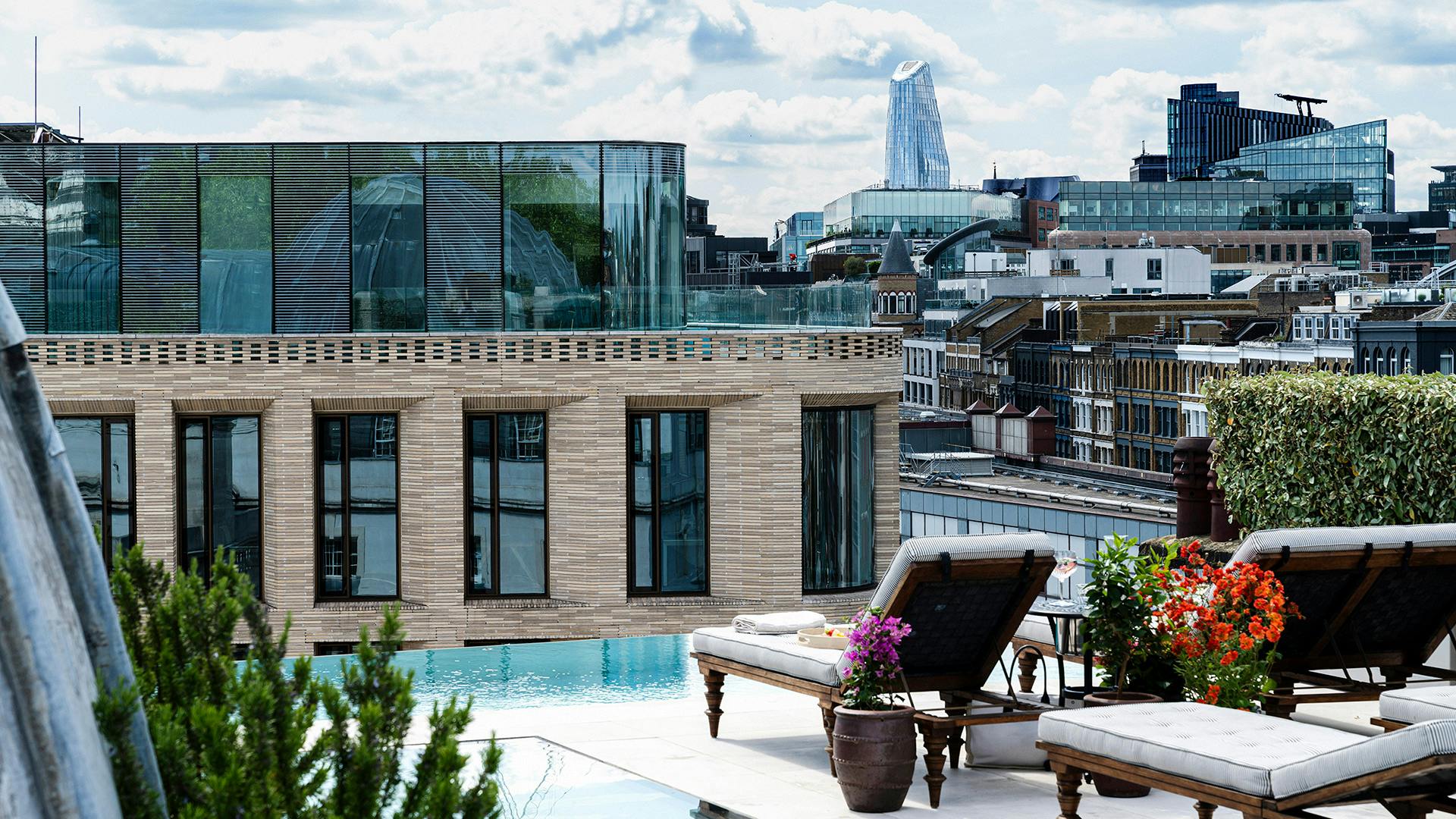 Rooftop venue with pool at Knotel Workclub, ideal for upscale events and networking.