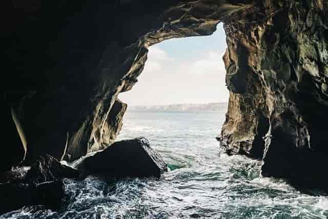Coastal cave at La Jolla Cove, perfect for outdoor events and retreats.