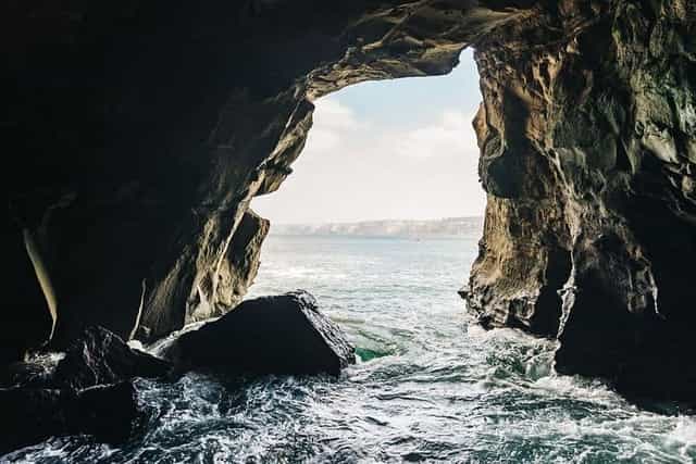 Coastal cave at La Jolla Cove, perfect for outdoor events and retreats.