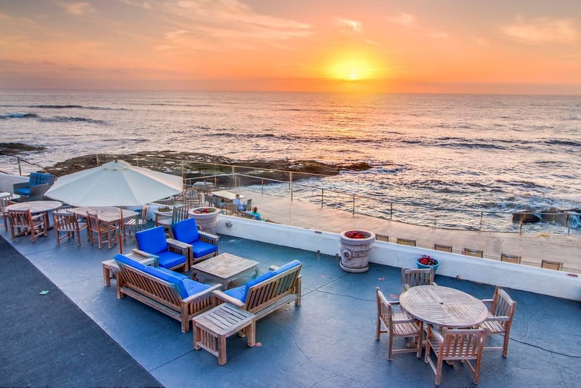 Coastal venue at Inn at Sunset Cliffs, perfect for sunset weddings and events.