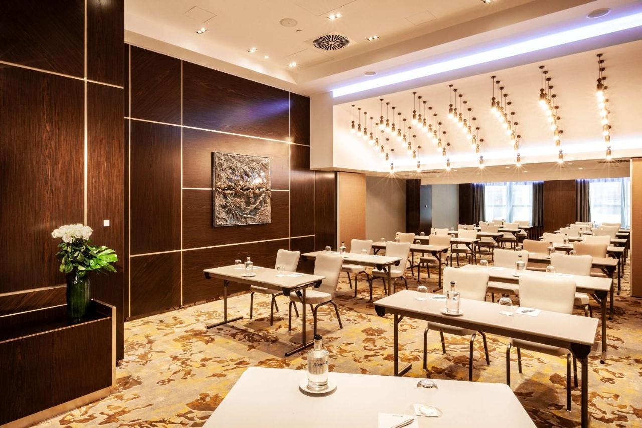 Zsolnay II meeting room at Radisson Blu Béke Hotel, ideal for corporate events and workshops.