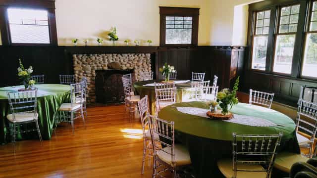 San Jose Clubhouse event space with green linens, ideal for weddings and corporate meetings.