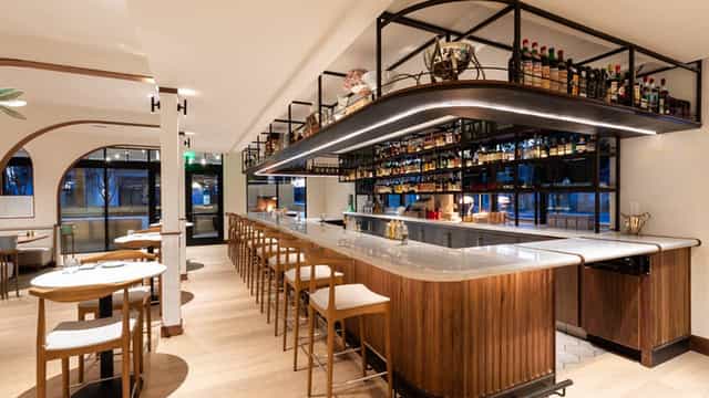 Modern bar area in BE.STEAK.A, ideal for networking events and informal meetings.