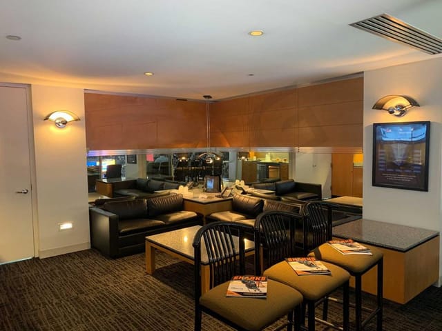 Modern lounge in PETE BE CENTER, ideal for networking events and informal meetings.