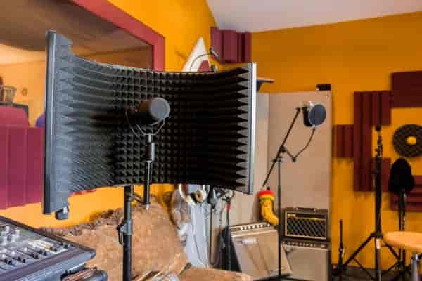 Well-equipped recording studio with soundproofing for audio events and workshops.