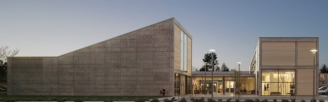 Mohr Gallery: modern event venue with natural light, perfect for meetings and networking.