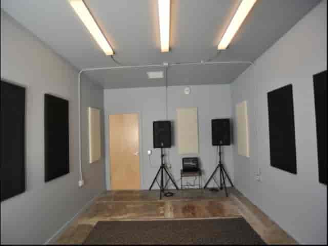 Soundproof rehearsal studio with acoustic panels for presentations and events in Santa Cruz.