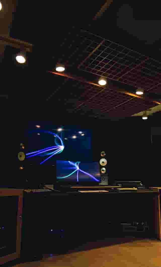 STUDIO B