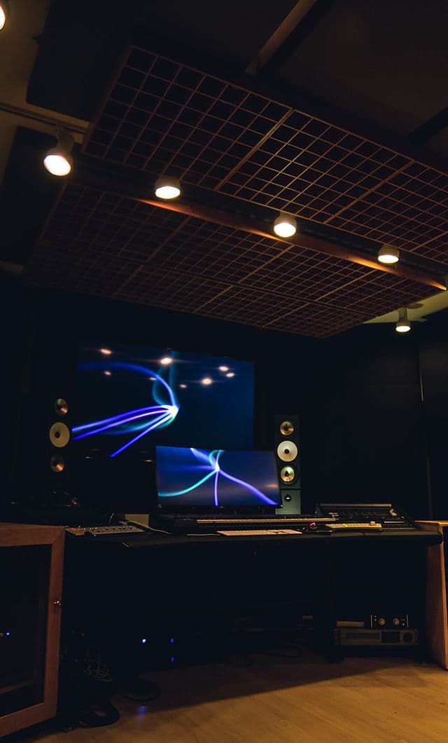 STUDIO B