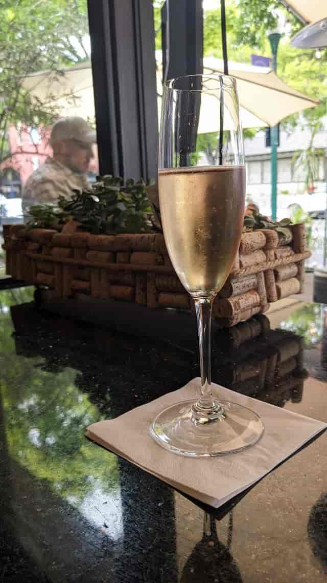 Elegant sparkling wine glass at Tessora's Barra di Vino, perfect for networking events.