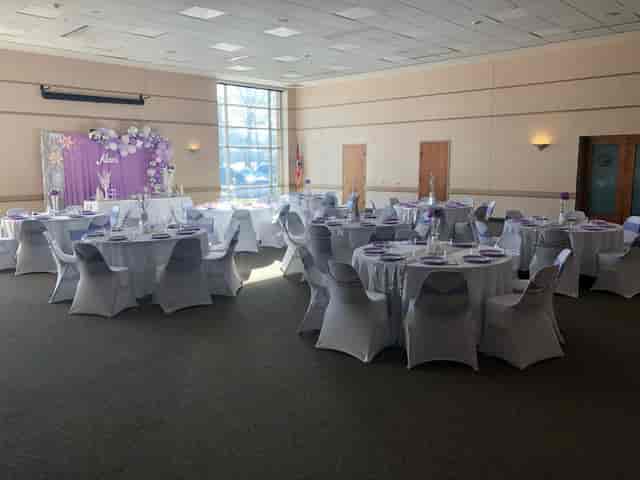 Elegant event space with round tables, ideal for celebrations and gatherings.