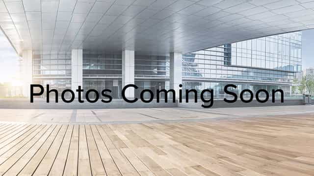 Modern coworking space with natural light, perfect for events and gatherings.