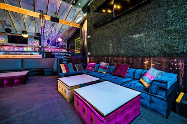 Vibrant lounge area in Wicked West venue for casual gatherings and networking events.