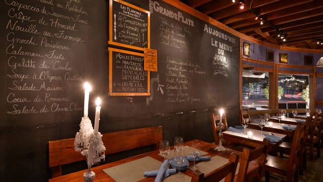 Charming Bleu Bohème restaurant with rustic tables, perfect for intimate gatherings and events.