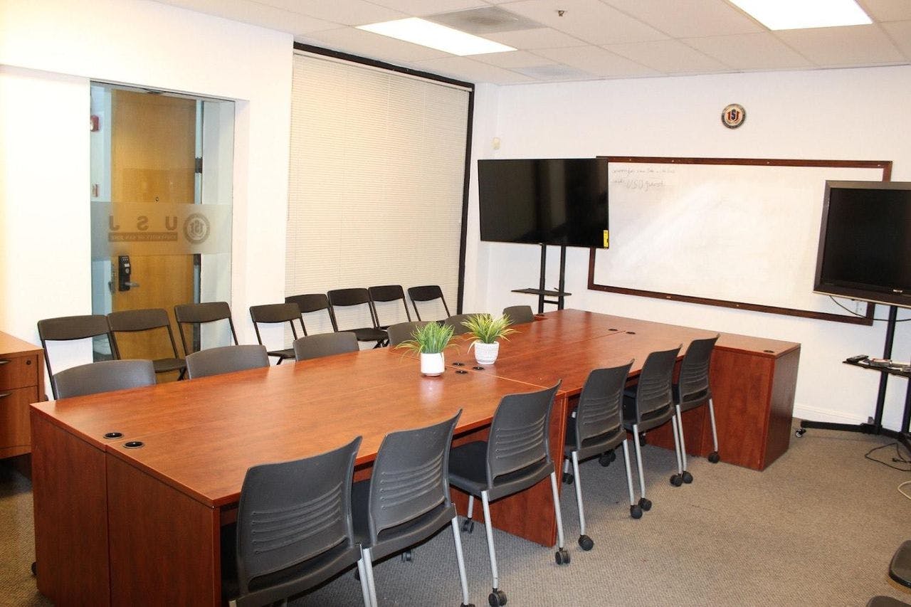 Conference room at San José State University with large table, ideal for meetings and presentations.