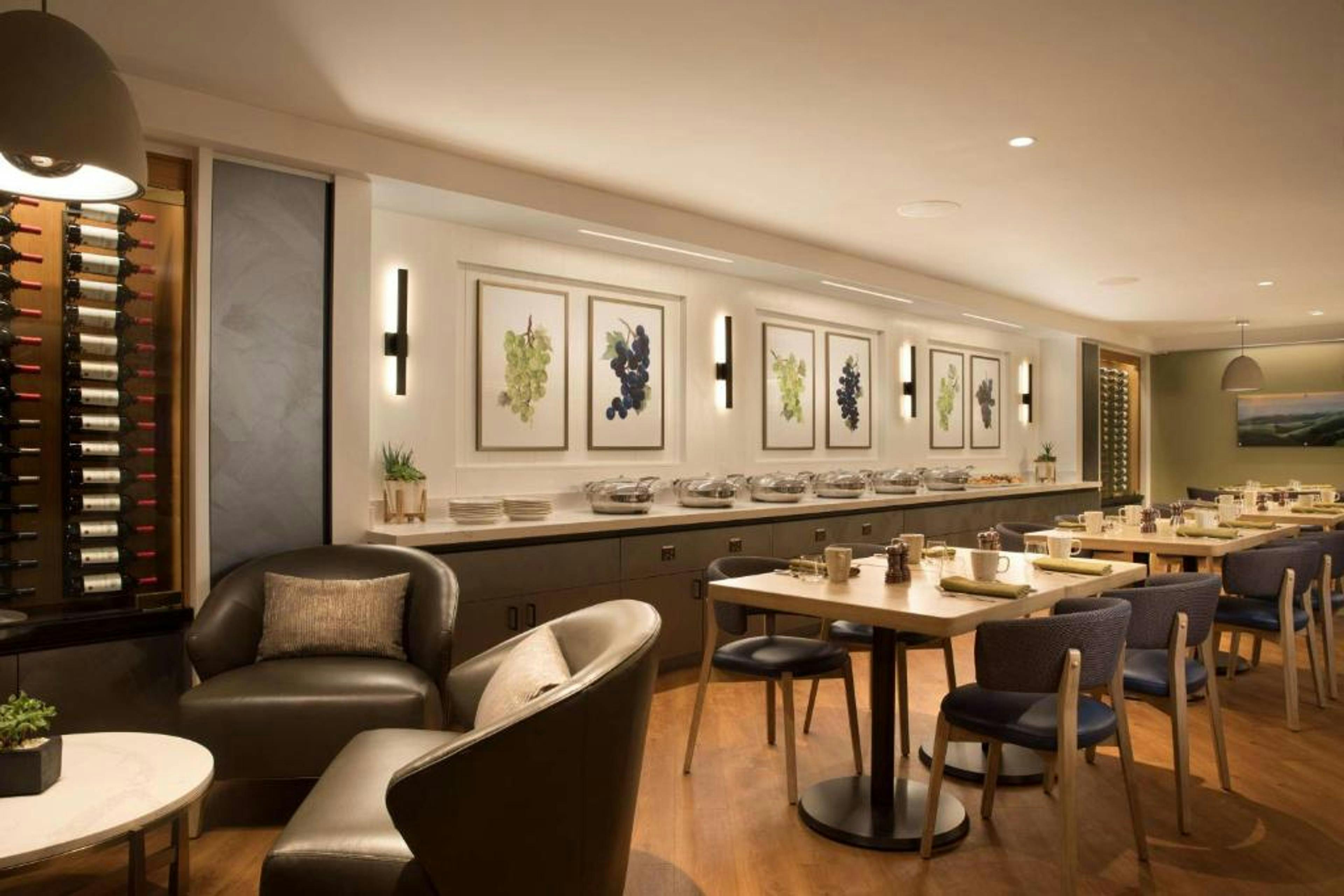 Casual eatery/bar in Embassy Suites, ideal for networking events and private dinners.