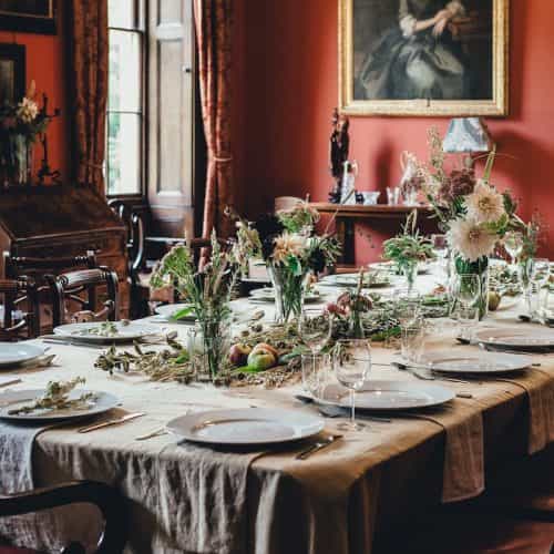 Elegant dining table in Piatti Sacramento, perfect for upscale events and intimate gatherings.