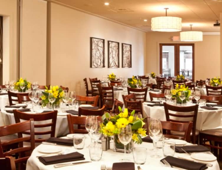 Private dining room at Piatti Sacramento, elegant tables for corporate events and gatherings.