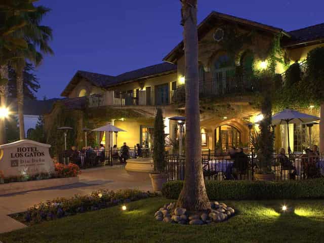 Charming outdoor patio at Dio Deka, ideal for elegant evening events and gatherings.