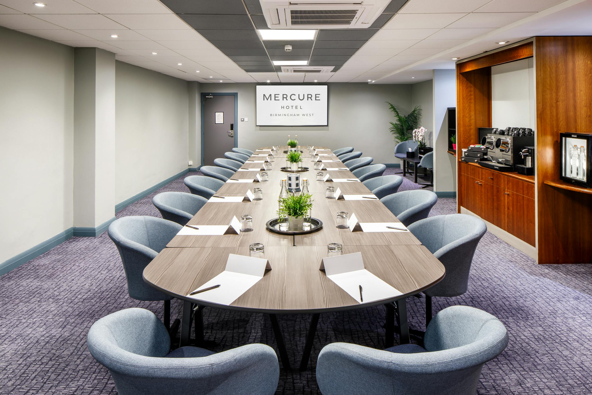 Diane Suite meeting room at Mercure Birmingham West, featuring an oval table for workshops.